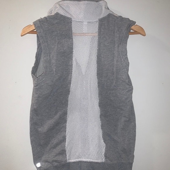 Fabletics Temecula grey mesh vest - Picture 7 of 8
